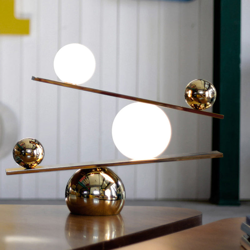 Lampada da tavolo rotonda con paralume in vetro color crema Lampada da comodino artistica a 2 teste per soggiorno