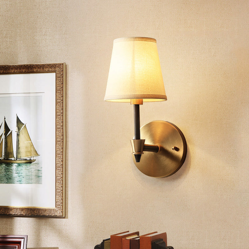 Iluminación de montura de pared sombreada tradicional lámpara de pared de vidrio de una sola bombilla en oro