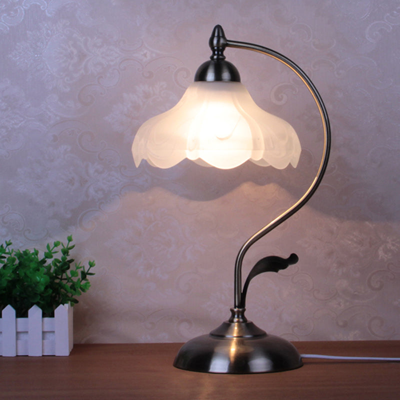 Lámpara de parada de noche vintage de tono de cúpula 1 luce iluminación de mesa de vidrio de ópalo para sala de estar