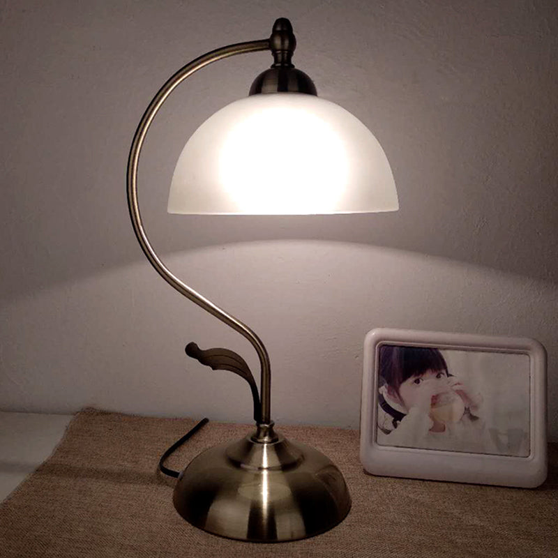 Lámpara de parada de noche vintage de tono de cúpula 1 luce iluminación de mesa de vidrio de ópalo para sala de estar