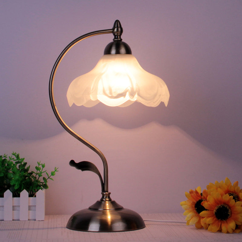 Lámpara de parada de noche vintage de tono de cúpula 1 luce iluminación de mesa de vidrio de ópalo para sala de estar