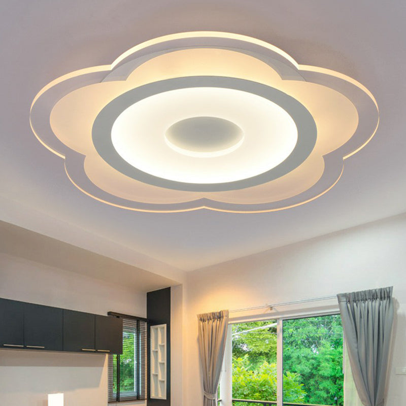 Floral Living Room LED Flush Mount Acrylic Modern Flushmount Ceiling Light in Clear