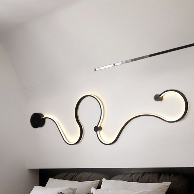 Metallic Snake-Like LED Wall Lamp Nordic Style Black Wall Sconce Lighting for Living Room