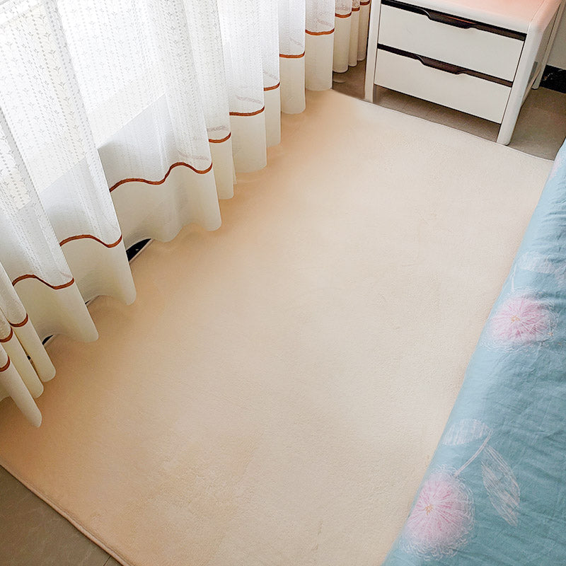 Minimalistischer, solider Teppich, mehrfarbiger Teppich aus Polypropylen, rutschfester, haustierfreundlicher Teppich für das Schlafzimmer