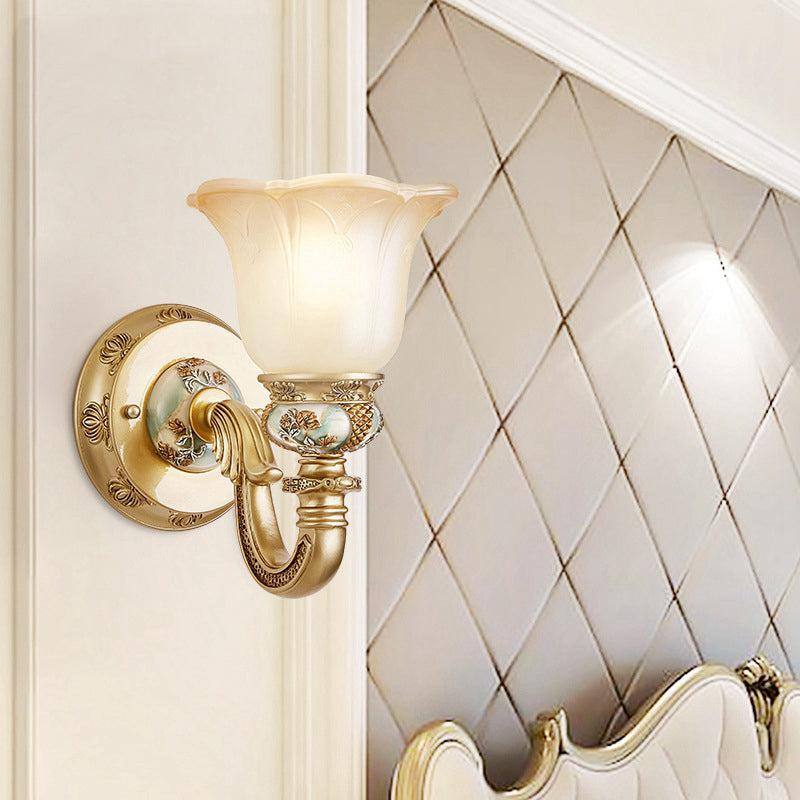 1 ampoule en verre blanc applique