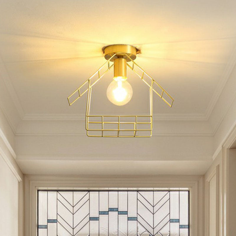 Metallic huisvormige semi -spoellicht eenvoud