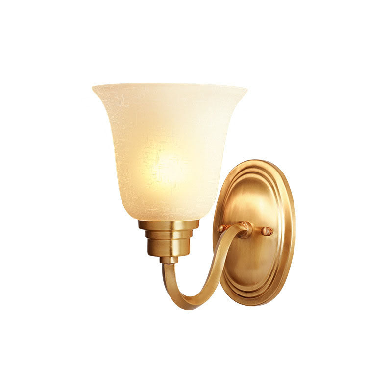 Light Wall Light de la cloche en laiton Retro White Glass Shade 1-Light Living Room Wall Lampe avec bras voûté