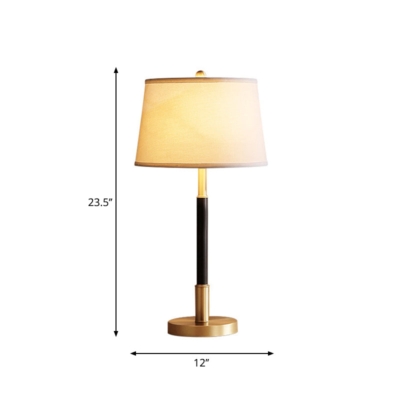 Luz de mesa de mesa cónica vintage lámpara de noche de tela de una sola bombilla en el latón para la cama