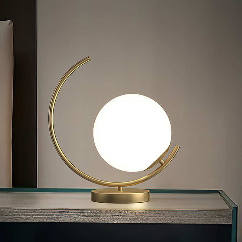 Lampada da comodino Gold C Simplicity Lampada da tavolo in metallo a 1 testa con paralume sferico in vetro opale