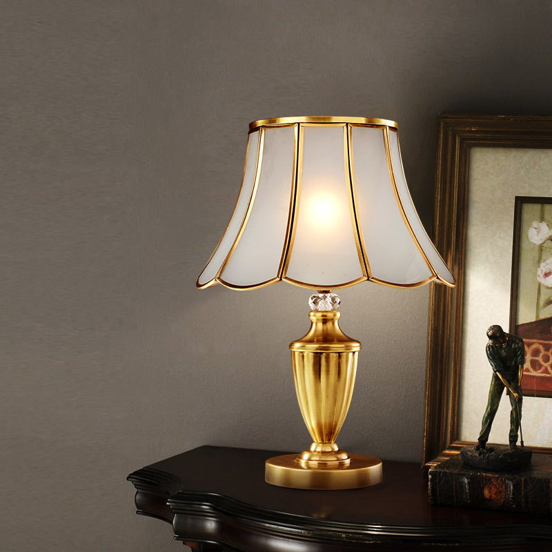 Lampada da comodino da comodino a 1 luce in vetro smussato con illuminazione da tavolo minimalista in ottone