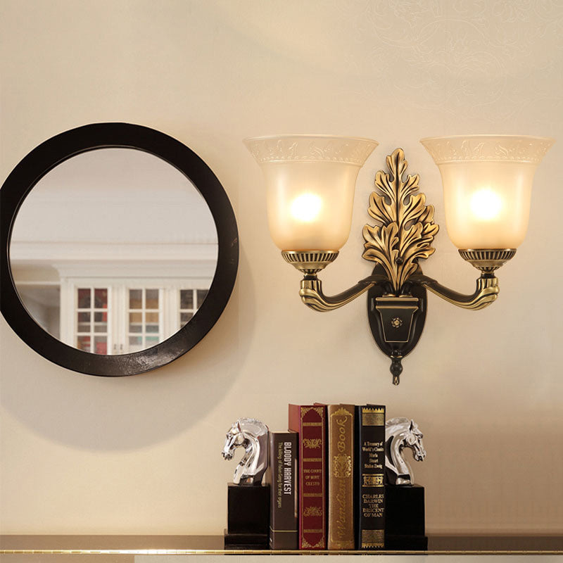 Bell Bedroom Approche luminaire Verre givrée rustique 1/2 Light Black-Gold Wall Lampe avec bras sculpté