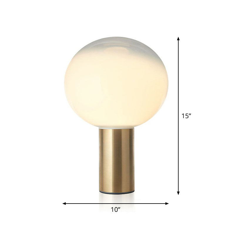 Vervagende witte glazen bal tafellamp eenvoudige creatieve 1-licht gouden afwerking nachtkastje licht licht