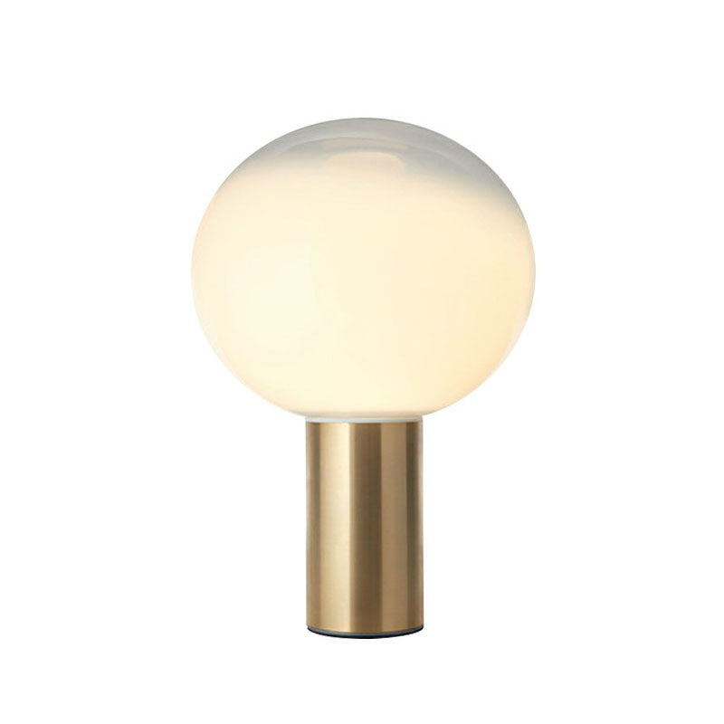 Vervagende witte glazen bal tafellamp eenvoudige creatieve 1-licht gouden afwerking nachtkastje licht licht