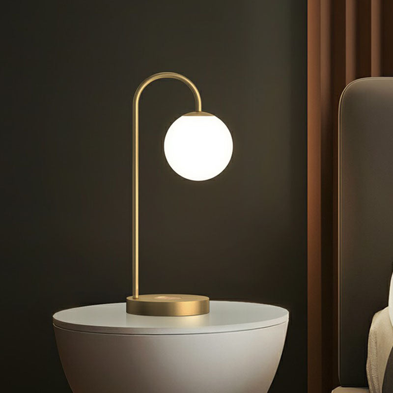 Lampada da comodino a sfera Minimalismo in vetro avorio a 1 luce da tavolo in oro per camera da letto