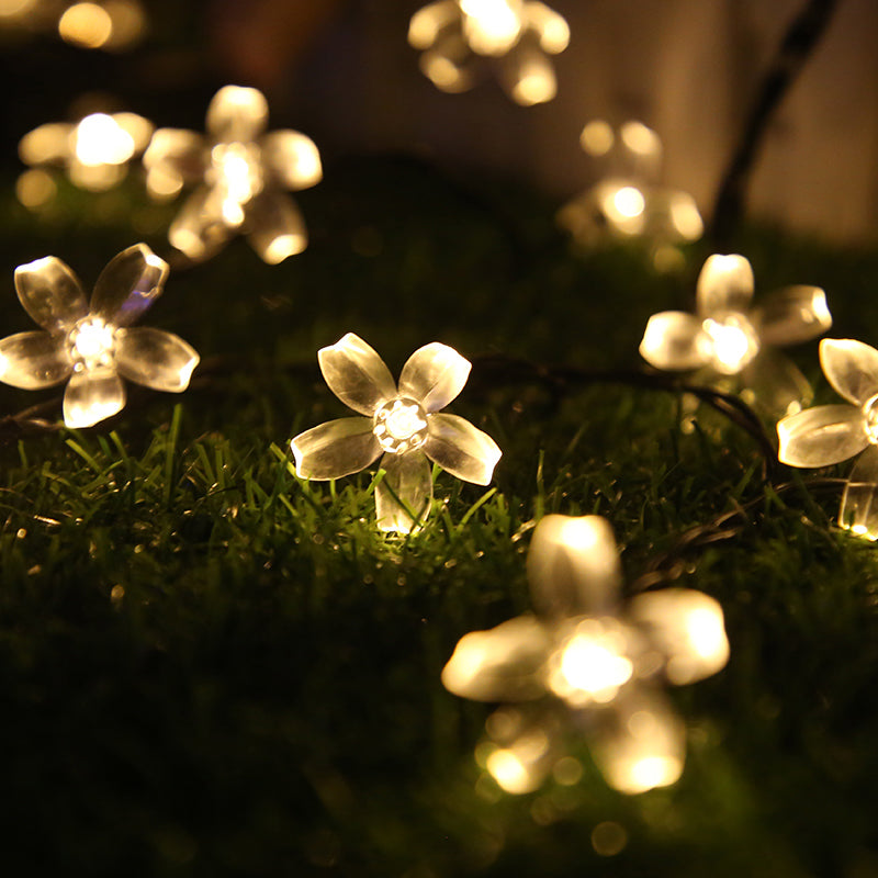 Shaded Outdoor LED Fairy Lighting Plastic 16.4ft 20 Bulbs Decorative Solar String Light in Clear
