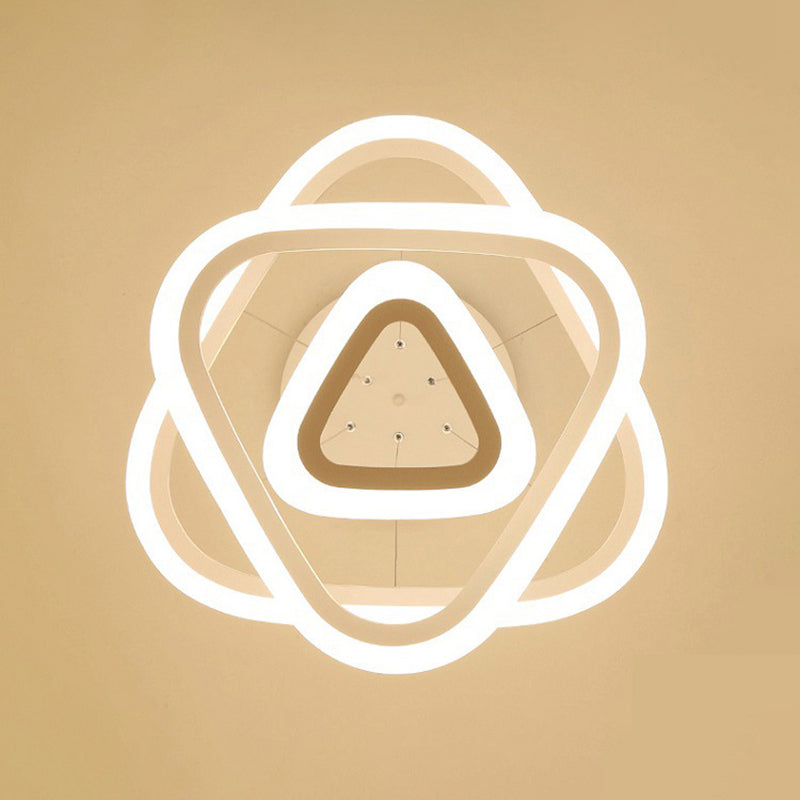 Triangle Restaurant Deckenheizanhänger Leuchtmetall minimalistische LED -Kronleuchter in Weiß