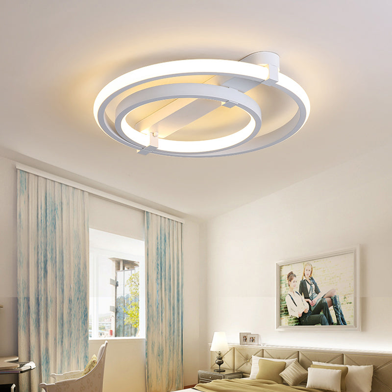 Metallschleife geformte LED -Deckenbehandlung Minimalistische weiße Halbflush -Licht für Wohnzimmer