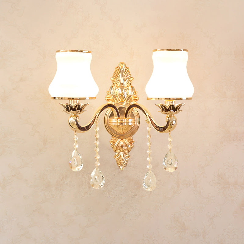 Wandverlichting SCONCE klassiek gesneden arm metalen wandmontage licht met witte glazen schaduw