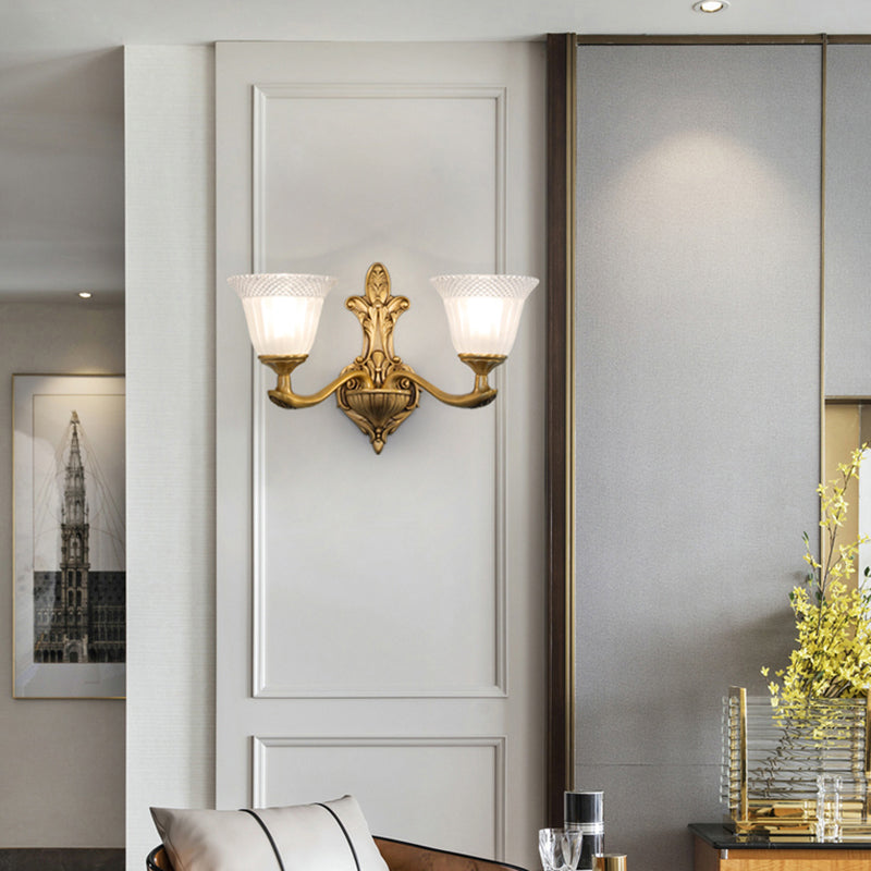 Messing afwerking wandbevestiging licht traditionele witte rib glazen klok wand sconce verlichting