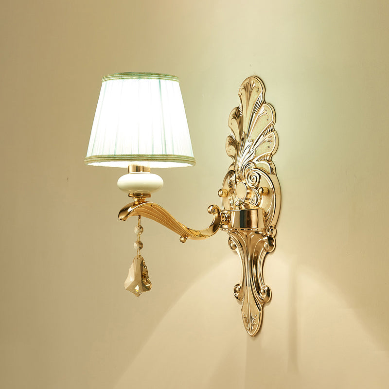 Lampada da parete in tessuto a piega conica anticato salotto illuminazione a parete in oro