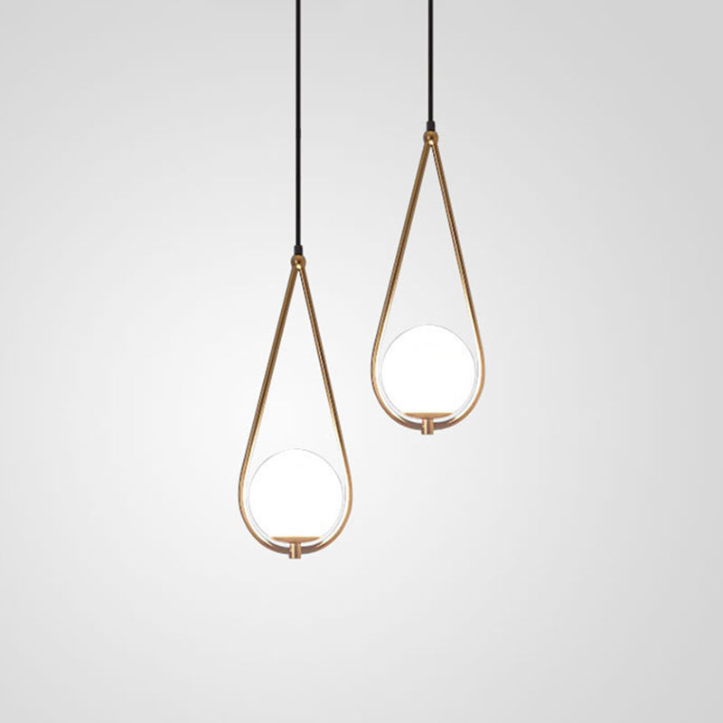 Metall -Tränenhänge Deckenleuchte Minimalismus 1 Glühbirnen -Messing -Abschlussanhänger mit Kugelcreme Glasschatten