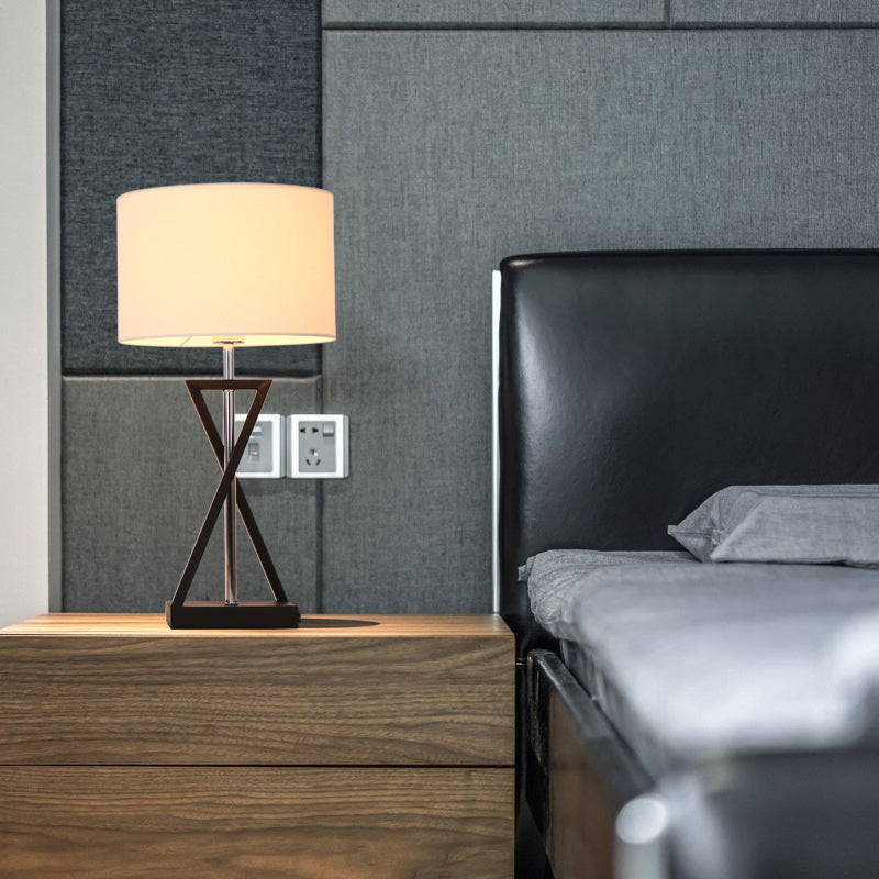 Lámpara de mesa moderna de reloj de arena tela de noche de noche iluminación con tela de batería en blanco