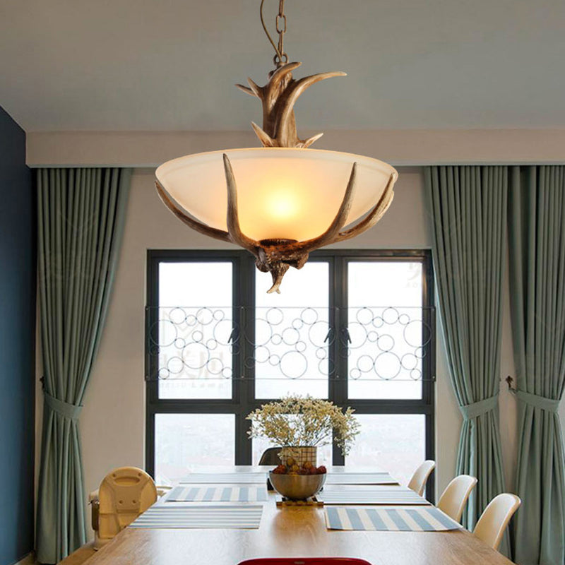 Bruine komvormige hangerse armatuur rustiek wit glas 3 lichten eetkamer hangend plafondlicht
