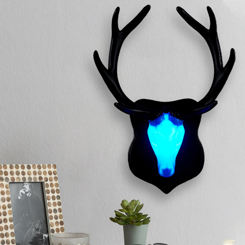 Lámpara de pared de ciervos LED país de resina blanca/azul lámpara de apliques para sala de estar con asta blanca/negra