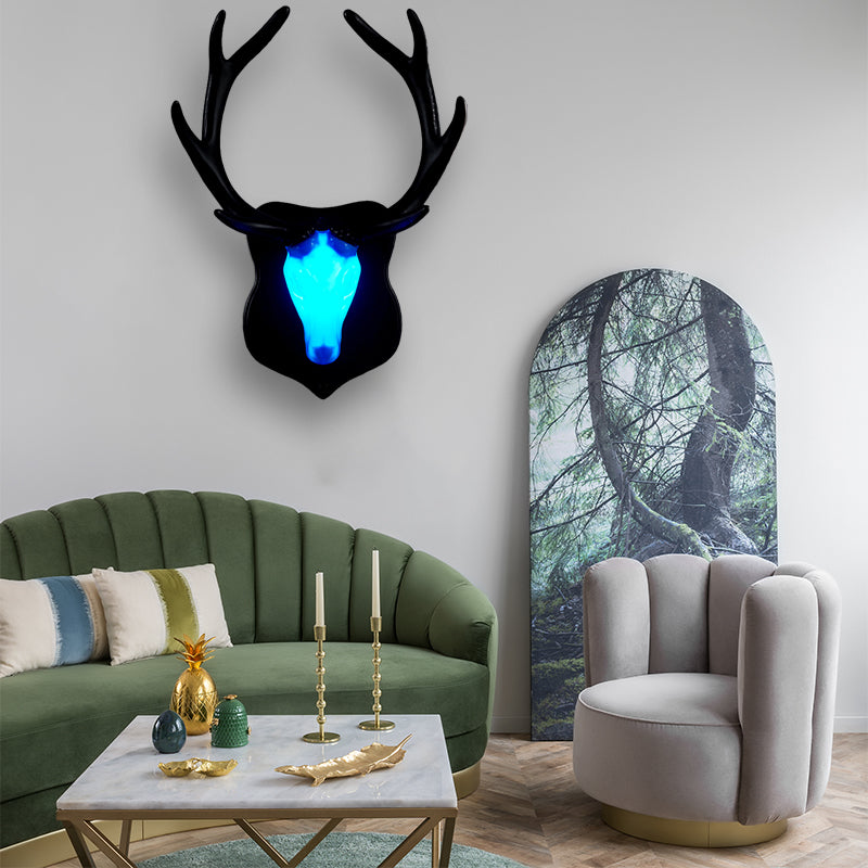 Lámpara de pared de ciervos LED país de resina blanca/azul lámpara de apliques para sala de estar con asta blanca/negra