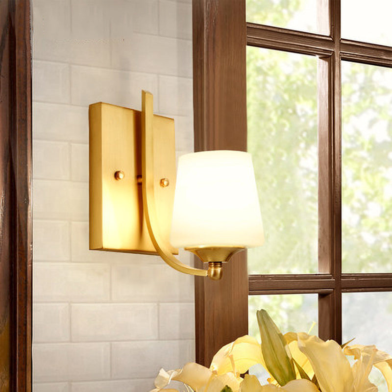 Grossed Glass Brass Appince Light Conical 1-Light moderne Mur Murd Mounted avec un bras plongeant pour le foyer