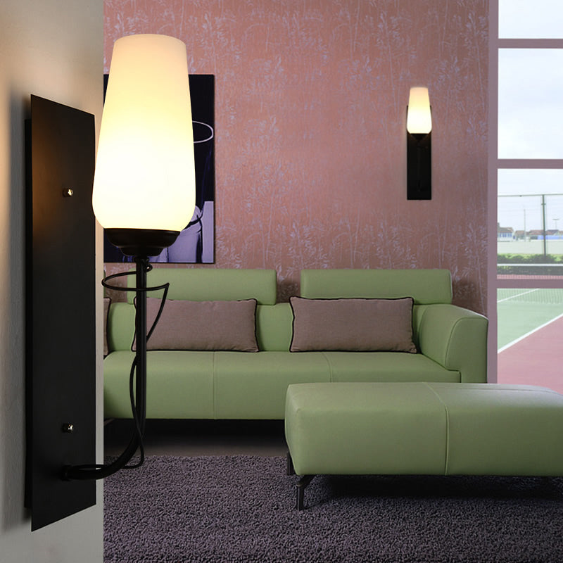 Lampe murale effilée en verre opale vintage de style simple de salon