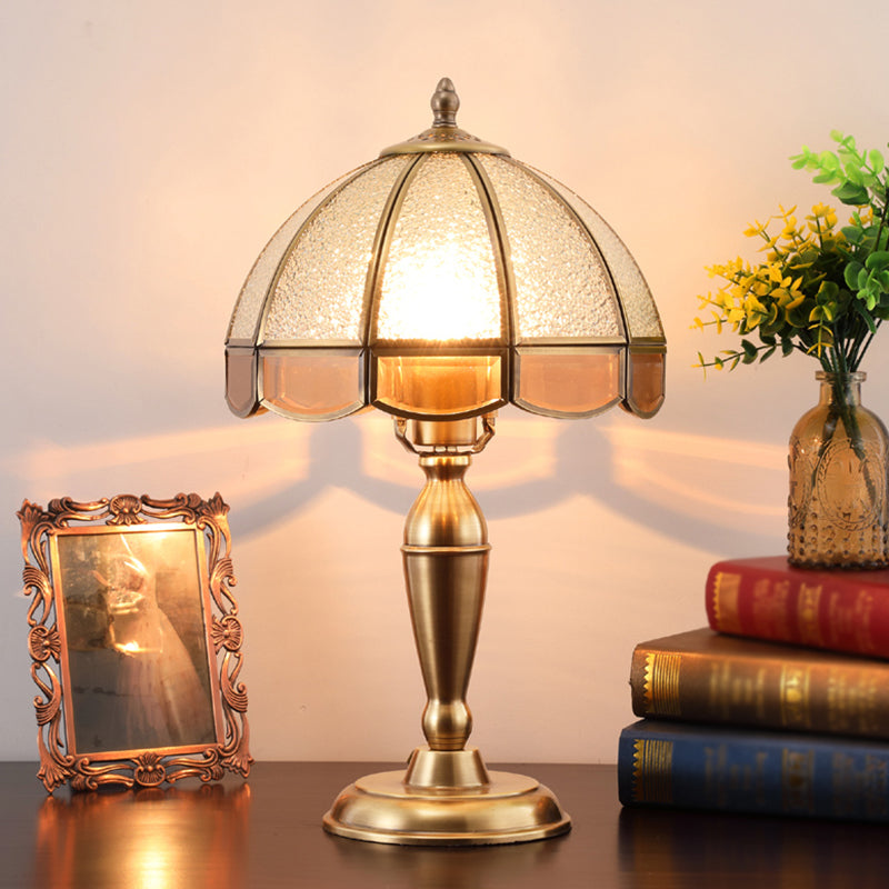 1 Kopfwasserglas Tischlampe Traditionelle Bronzekuppel Schlafzimmer mit überbrochenem Nachtlicht