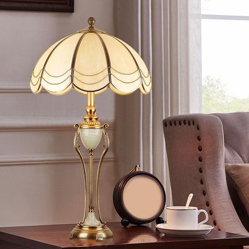 Lampada da tavolo tradizionale a forma di carattere con luce notturna in metallo bronzo a 1 lampadina con paralume smerlato