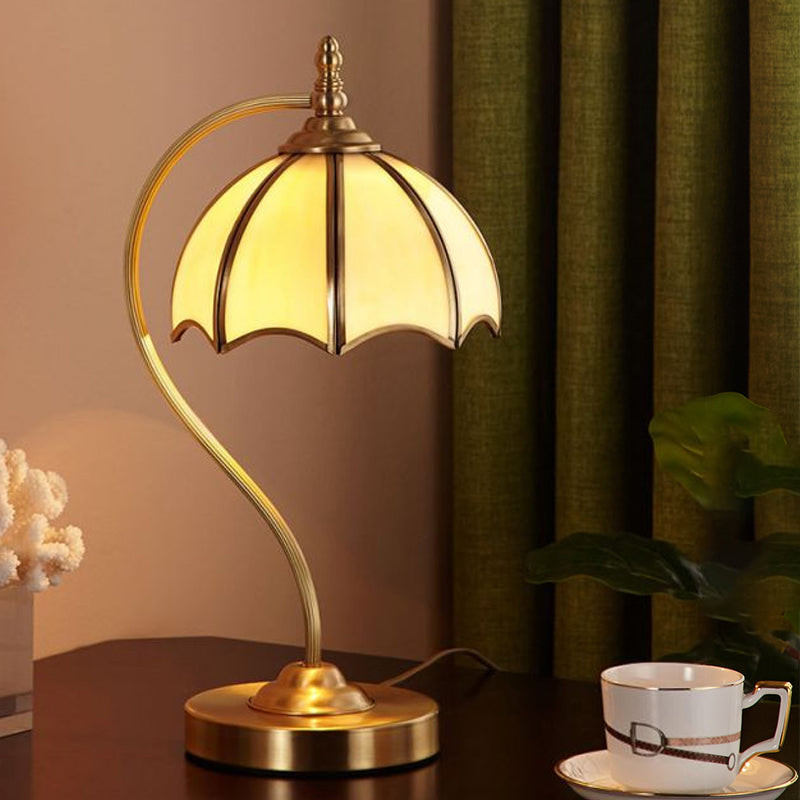 Lampada da tavolo a forma di ombrello Simplicity 1 testa illuminazione notturna in vetro smerigliato con braccio a collo di cigno in ottone