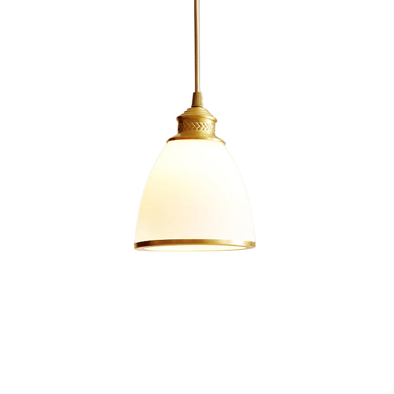 Camera da pranzo a campana Light Appeding Light Simple Style Opal Glass Light Brass Cipcant Lampada