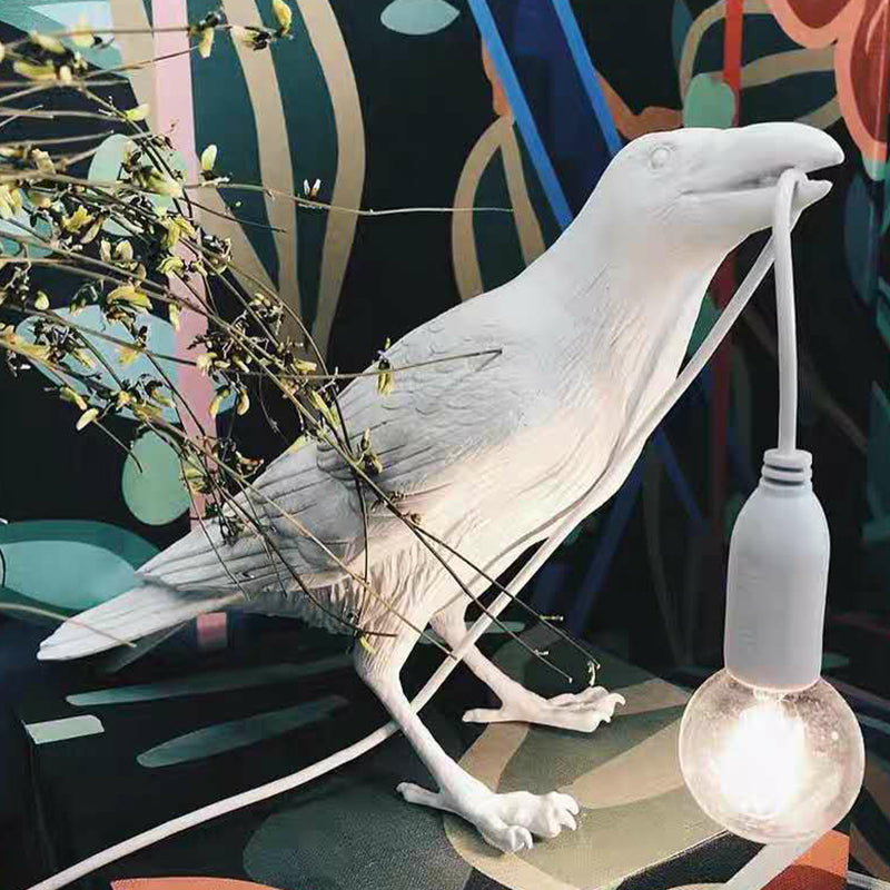 Lámpara de mesa en forma de pájaro resina creativa artística de una sola bombilla luz de noche para dormitorio