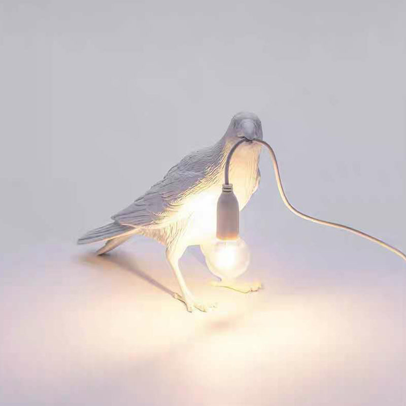 Lámpara de mesa en forma de pájaro resina creativa artística de una sola bombilla luz de noche para dormitorio