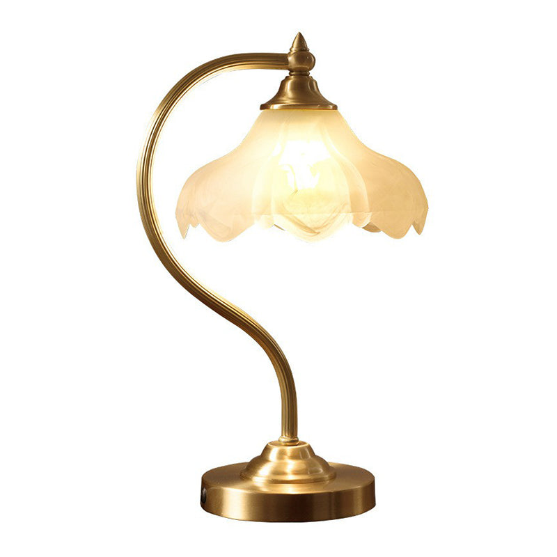 Lampada da comodino in ottone a coglione da comodino tradizionale in metallo da soggiorno a 1 luci leggero con tonalità in vetro glassata floreale