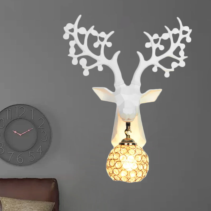 Lampe murale de chambre à coucher orbe country cristal 1 léger blanc / or luminaire d'éclairage avec une plaque arrière en résine de wapiti