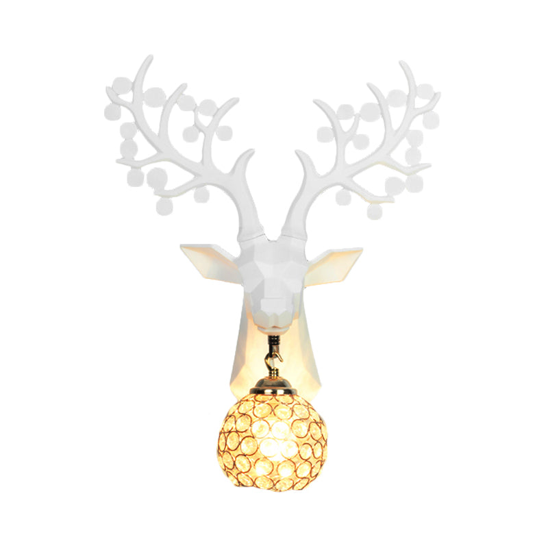 Lampe murale de chambre à coucher orbe country cristal 1 léger blanc / or luminaire d'éclairage avec une plaque arrière en résine de wapiti