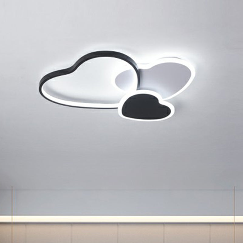 Schwarz liebevolles Herz Flush Mount Light Moderne Metall -LED -Decke Flush Leuchte für Schlafzimmer