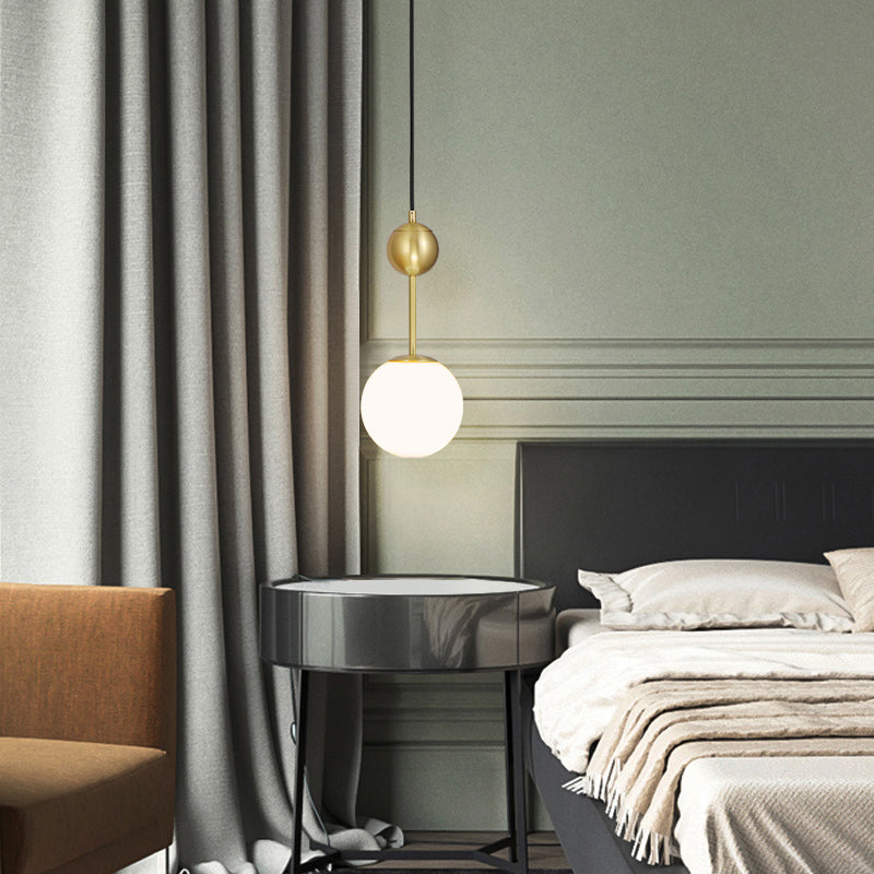 Ball Bedside Hanging Light Opaline Verre 1-Light Pendre de suspension minimaliste en laiton