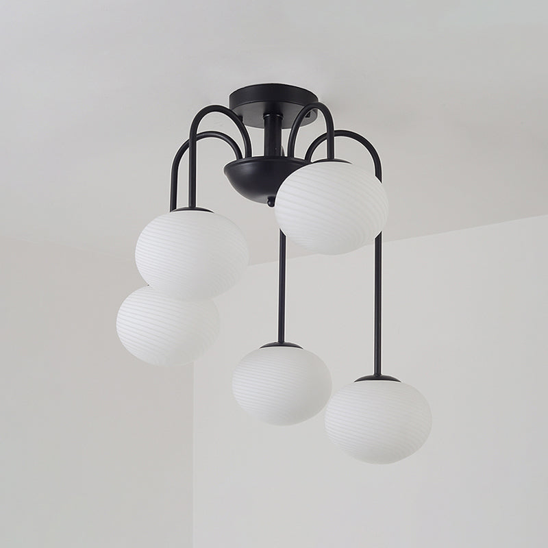 Luz de techo de 5 luces modernistas con tono de vidrio esmerilado Bola de acabado negro/blanco Luz de montaje de flush