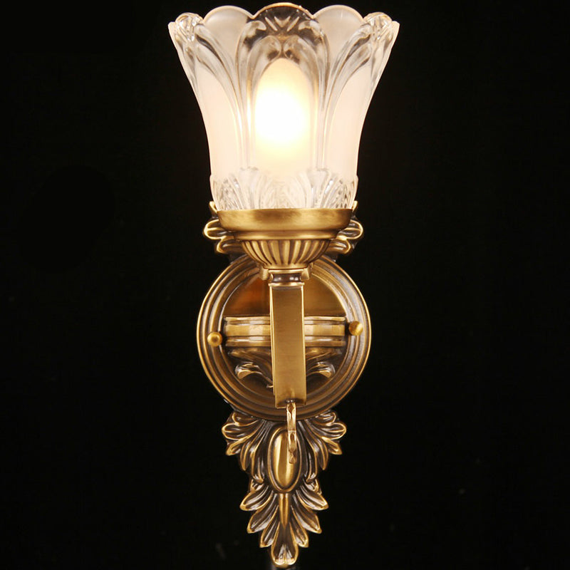 Single-bulb bloemenwand SCONCE Traditionele bronzen matwit glazen wandlampje voor gangpad