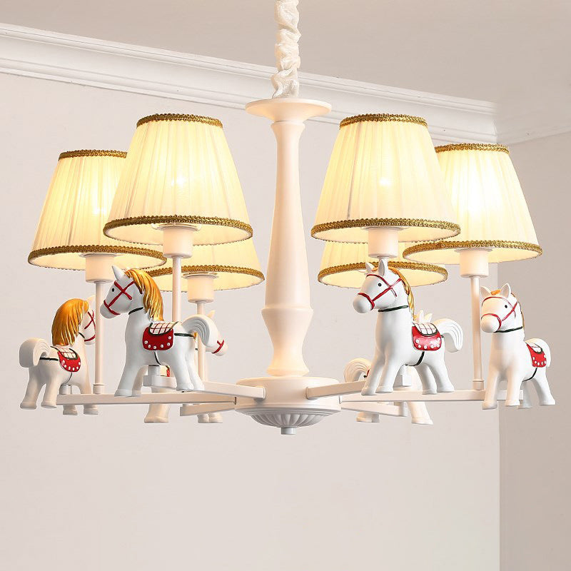 Carrousel Child Room Pendent Light Resin Cartoon Chandelier avec une teinte de tissu conique en blanc