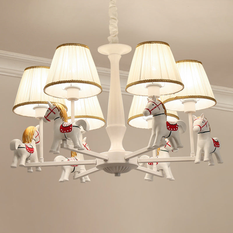 Carrousel Child Room Pendent Light Resin Cartoon Chandelier avec une teinte de tissu conique en blanc