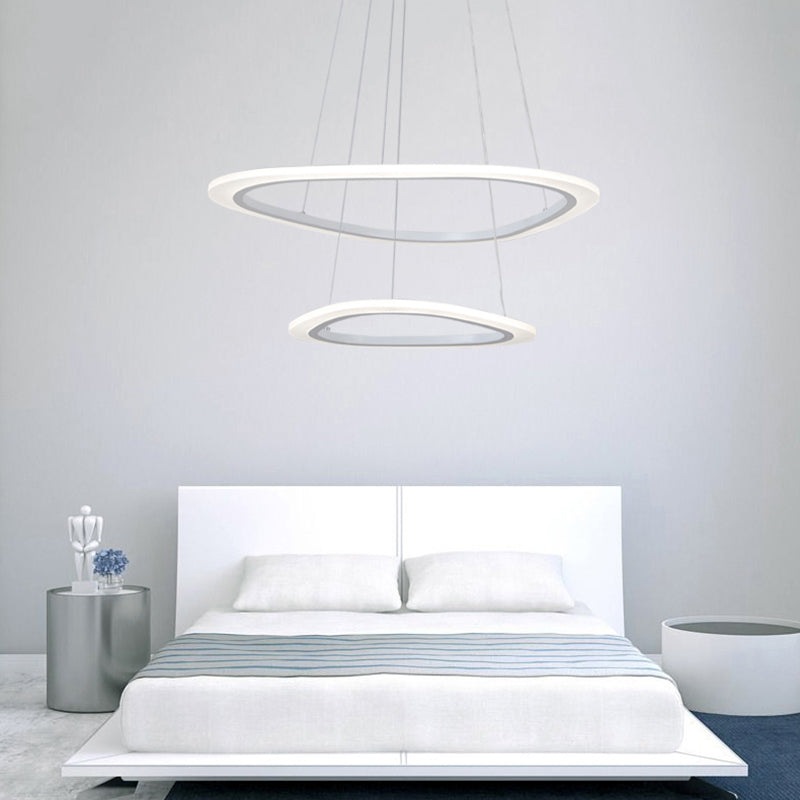 Lámpara de cabecio triangular minimalista Araña de techo de comedor acrílico en blanco