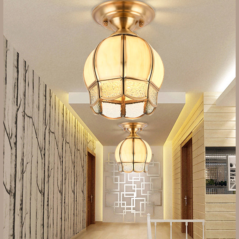 Dôme Semi-Flush Mount Lamp Tradition Lait Lait 1 Bulb Ceiling Mounted Light in Brass for Balcony