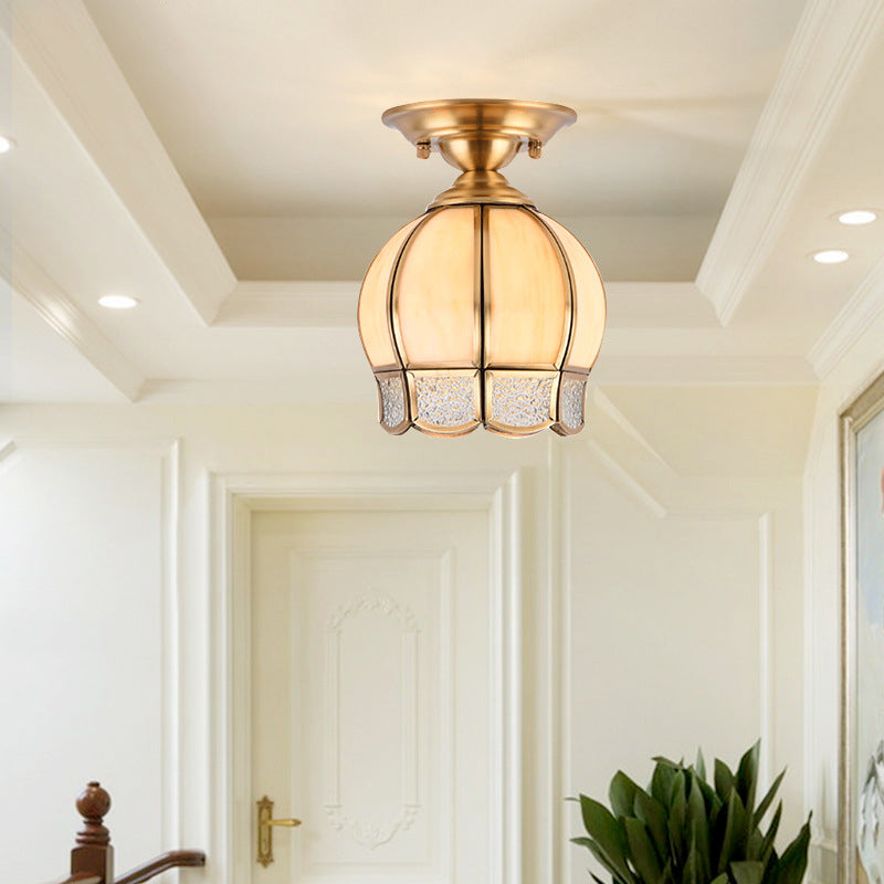 Dôme Semi-Flush Mount Lamp Tradition Lait Lait 1 Bulb Ceiling Mounted Light in Brass for Balcony