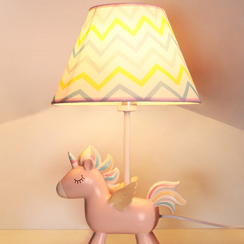 Lámpara de tela de estampado con estampado cónico Cartoon 1 luz de noche de bombilla con unicornio deco para habitación infantil
